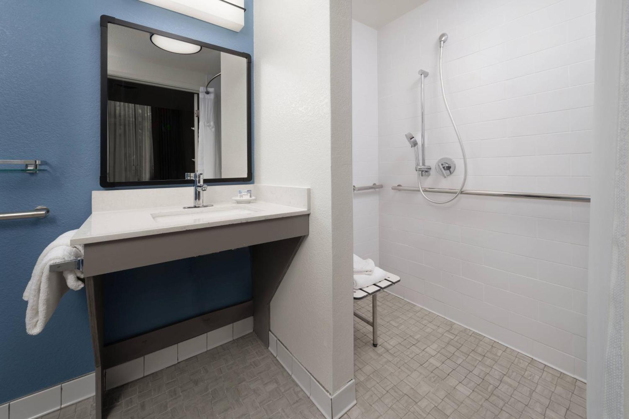 By Marriott Anaheim Area/garden Grove Garden Grove